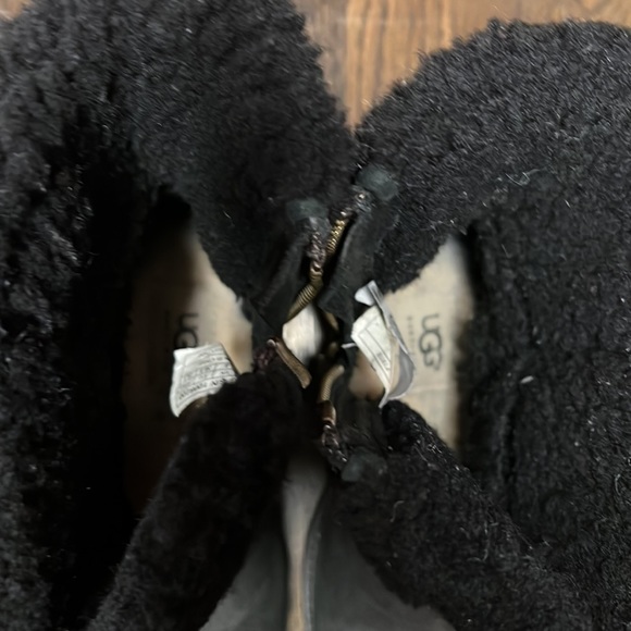 UGG- Blayne II water resistant boots round toe - Picture 8 of 8